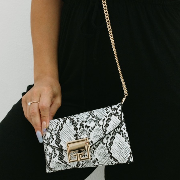 🆕 Snakeskin Convertible Belt Bag & Clutch - Picture 11 of 11